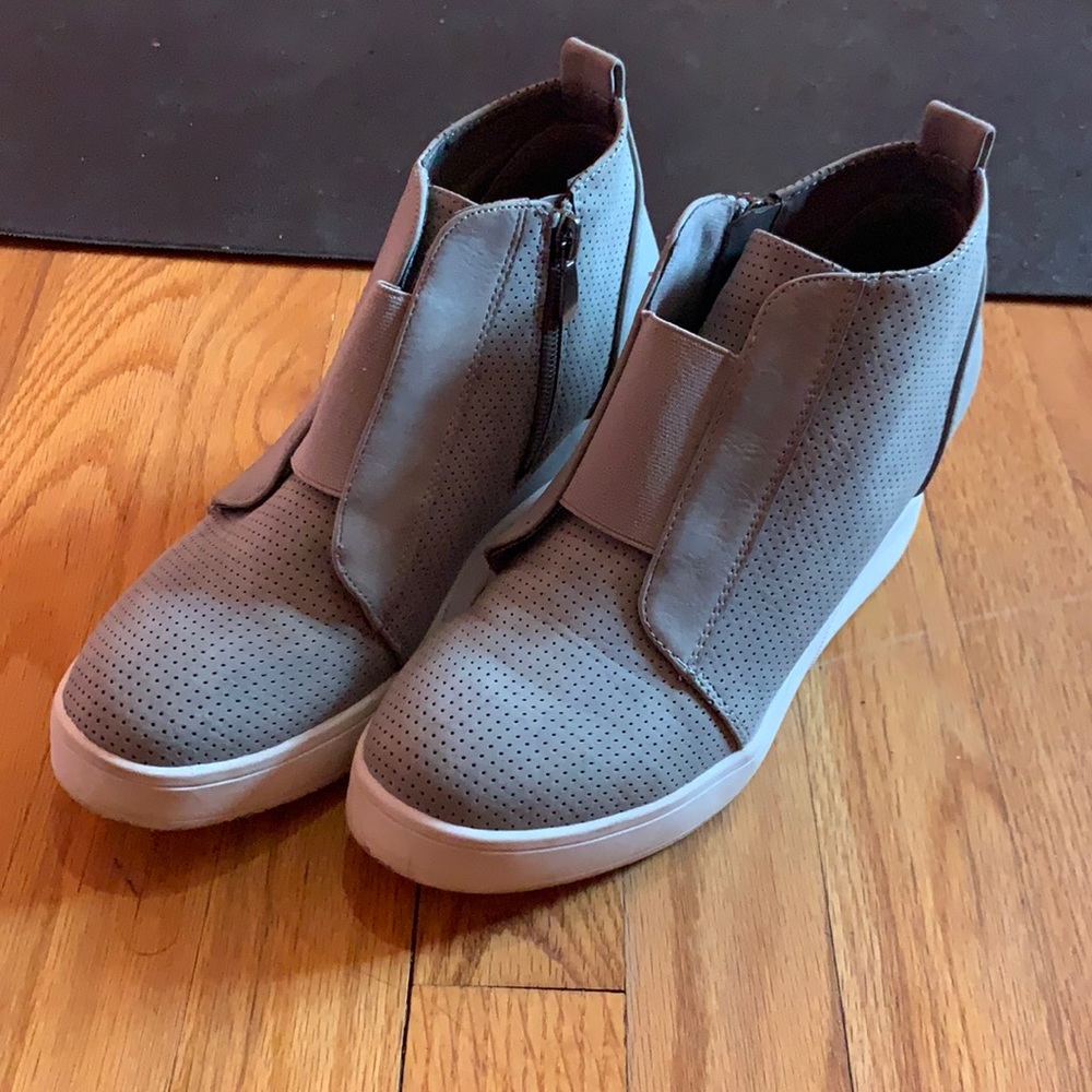Wedge sneakers
